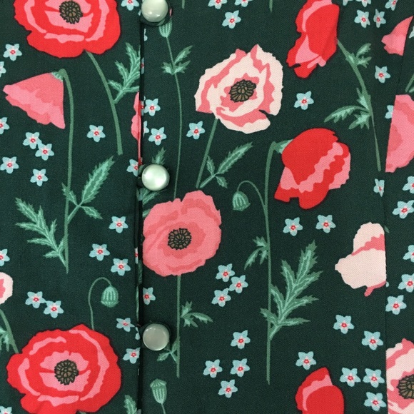 Matilda Jane Floral Top Size Medium Red /Green Bell Sleeves - Picture 3 of 3